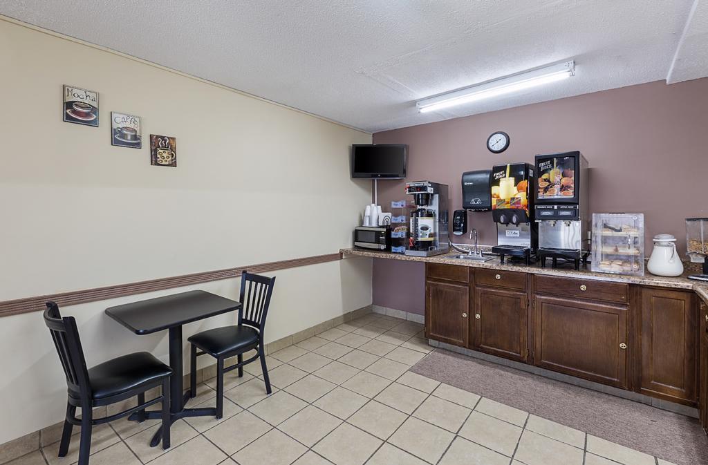 Econo Lodge Beatrice Extérieur photo