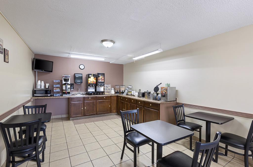 Econo Lodge Beatrice Extérieur photo
